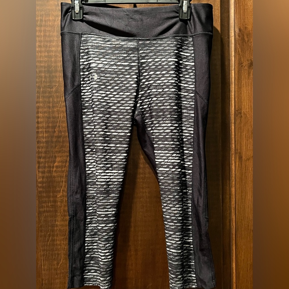 Under Armour, Capri style exercise pants